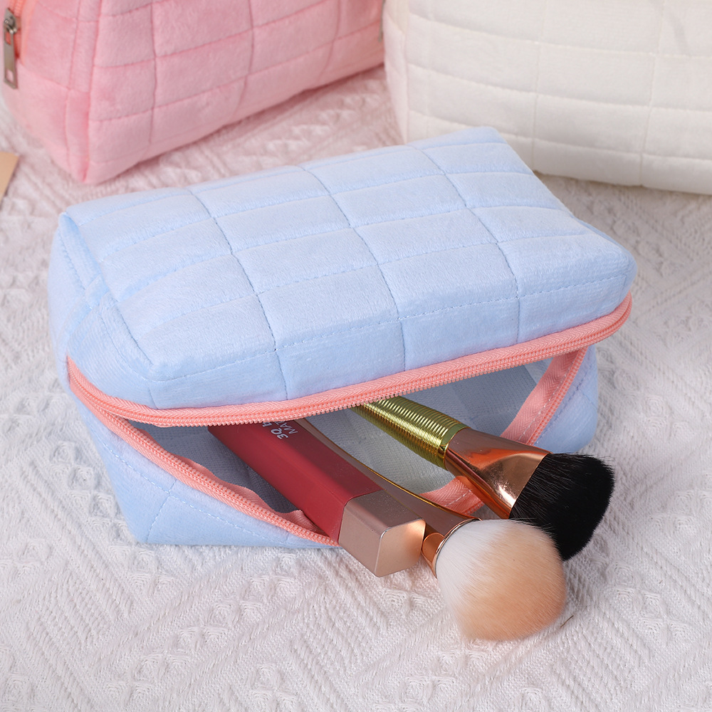 Plush and Cute Cosmetic Bag, Pillow Storage, High-End Large-Capacity Storage Bag, Portable and Good-Looking