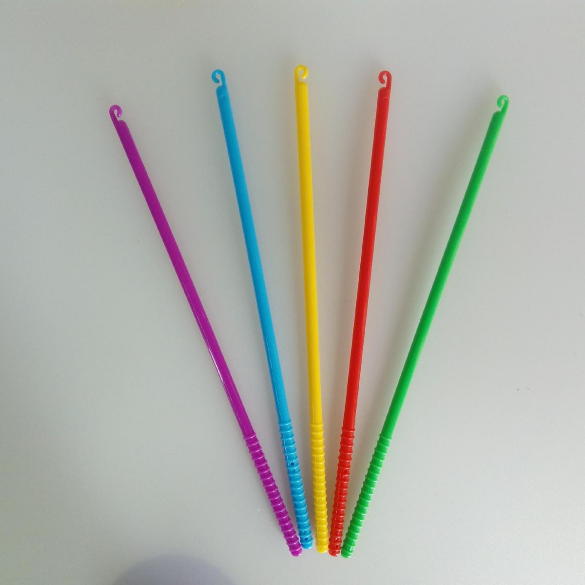 Индивидуальные фонарики для весеннего фестиваля, DIY, LED бумажные фонарики, аксессуары, пластиковая ручка, светящийся стержень, портативный оптовый производитель