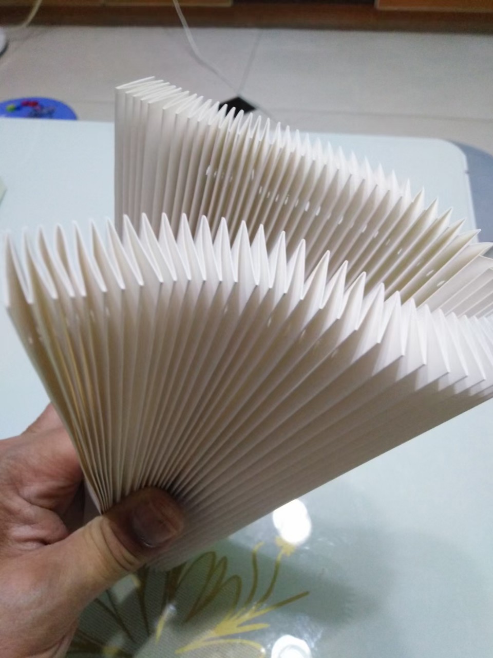Орган оригами. Бумажное складывание. Растягиваемое бумажное складывание. Оригами машина