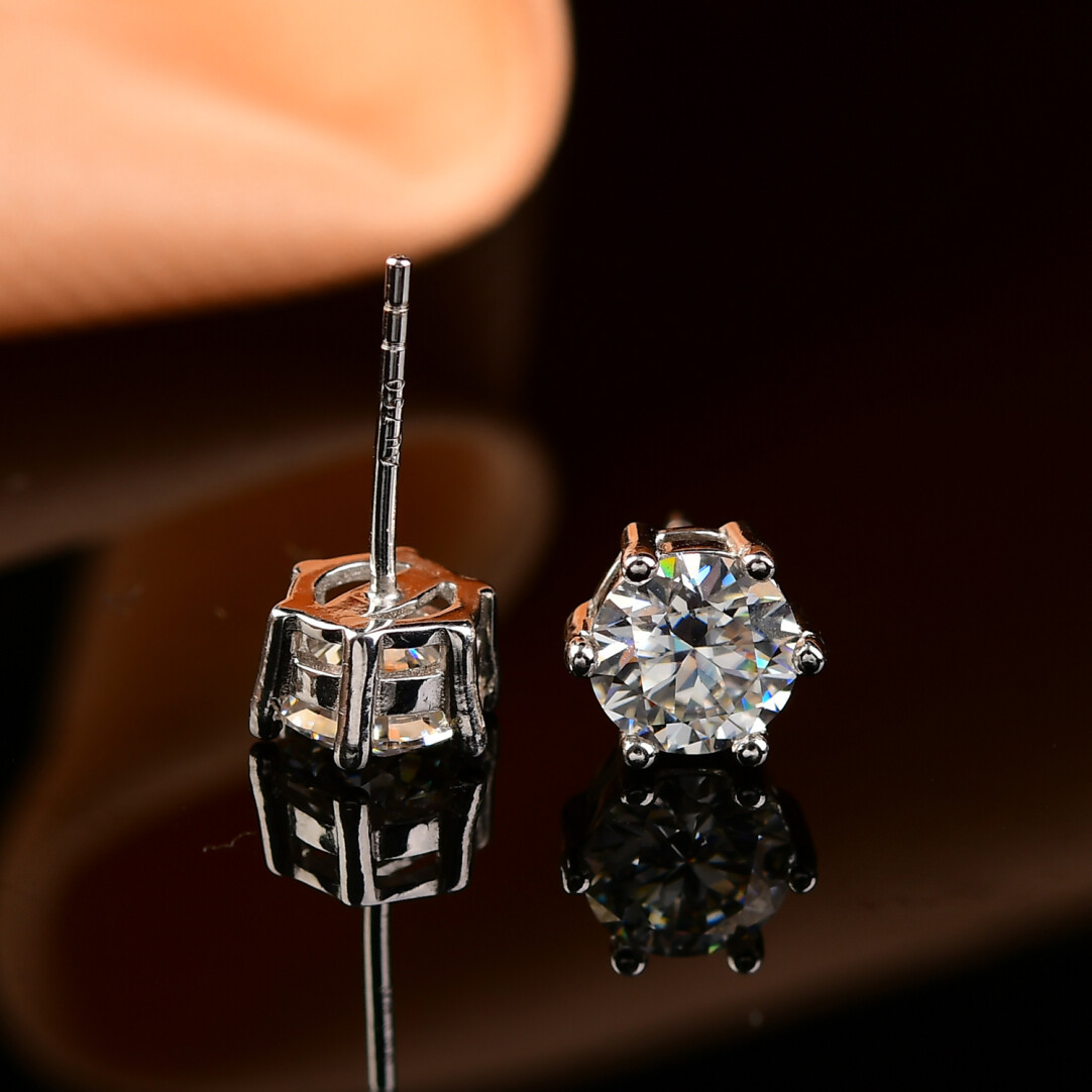Pt950 Platinum Earrings Classic Six-Claw Earrings 50 Points 1 Carat Igi Cultivated Diamond Earrings Set 18K Gold Export