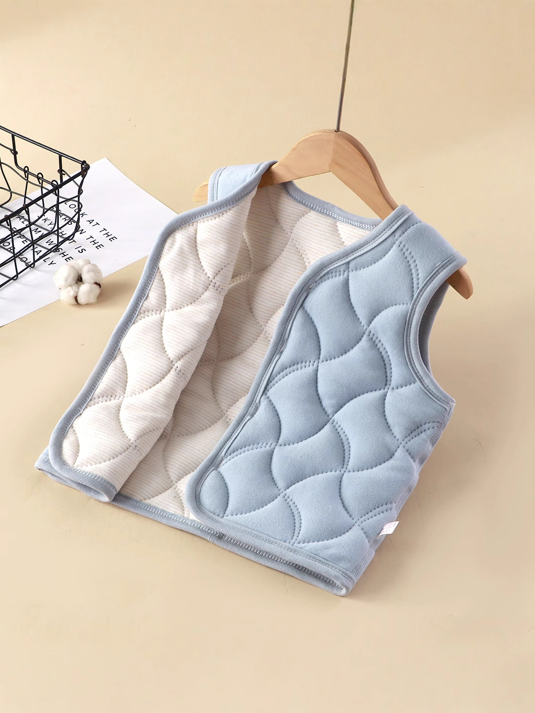 New Kidsren's Warm Vest for Autumn and Winter Fleece-Lined for Winter Students to Wear School Uniforms Artifact Winter Three-Layer Quilted Vest