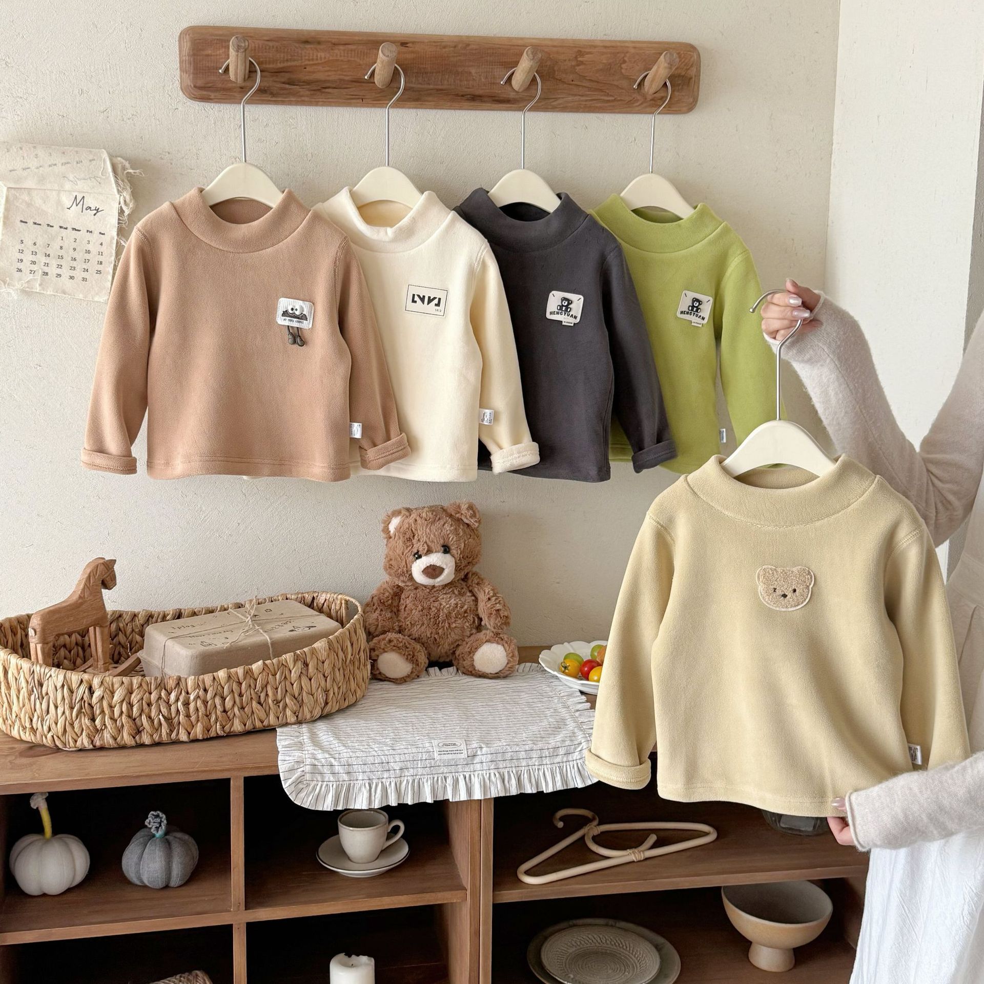 Children's Base Layer Autumn and Winter Fleece Seamless Cartoon Versatile Top Boys Girls Round Neck Thick Long Sleeve Children's Clothing