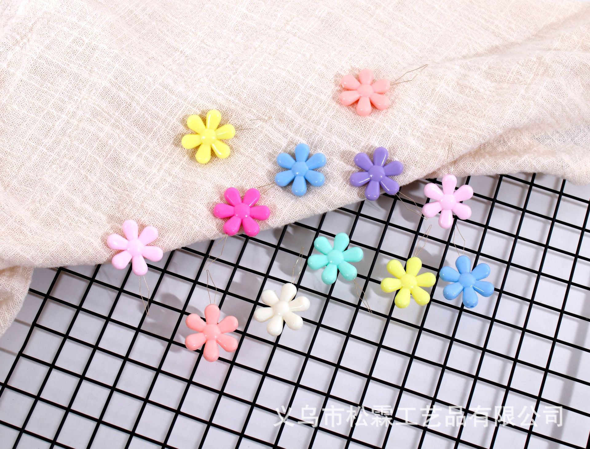 Colorful plastic threader DIY multi-function thread guide sewing machine needle threader small flower five-petal flower