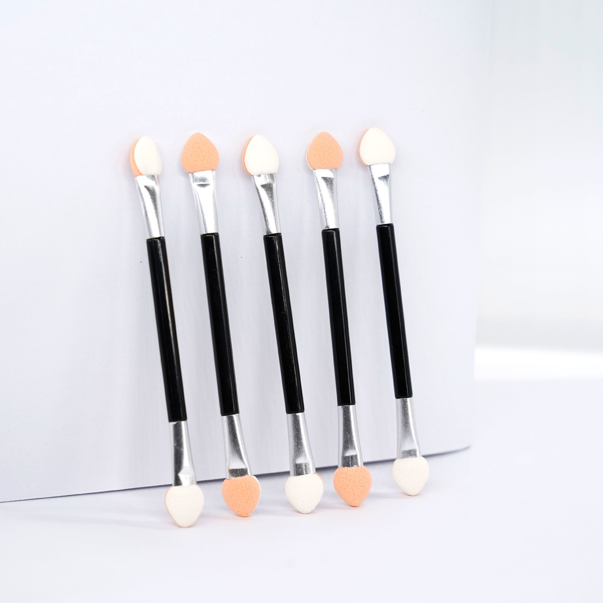 Disposable double-headed aluminum tube eye shadow brush double-sided sponge eye concealer eye shadow stick beauty makeup brush makeup tools