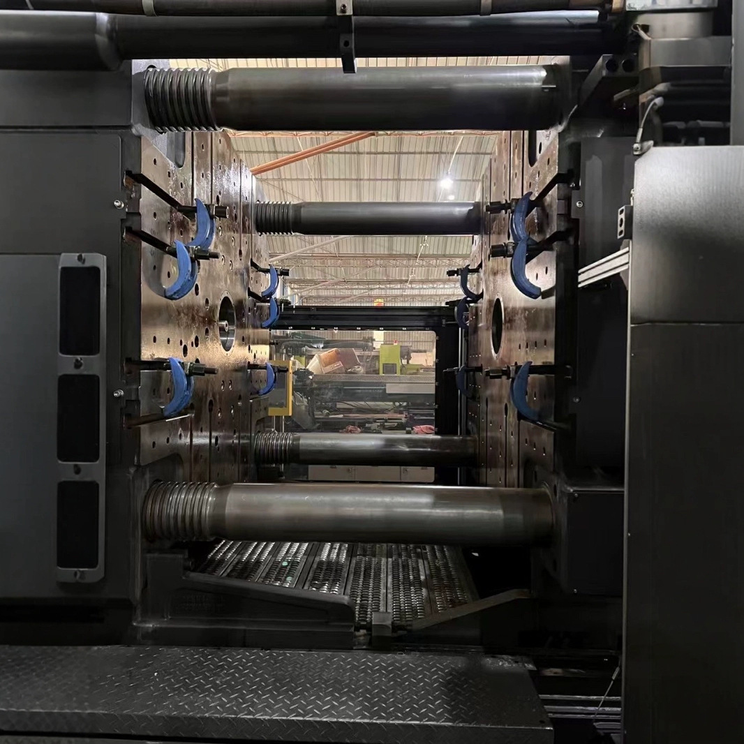 Sell Yizumi 16000 Ton Two Plate Servo Machine Yizumi Injection Molding Machine Yizumi Used Injection Molding Machine