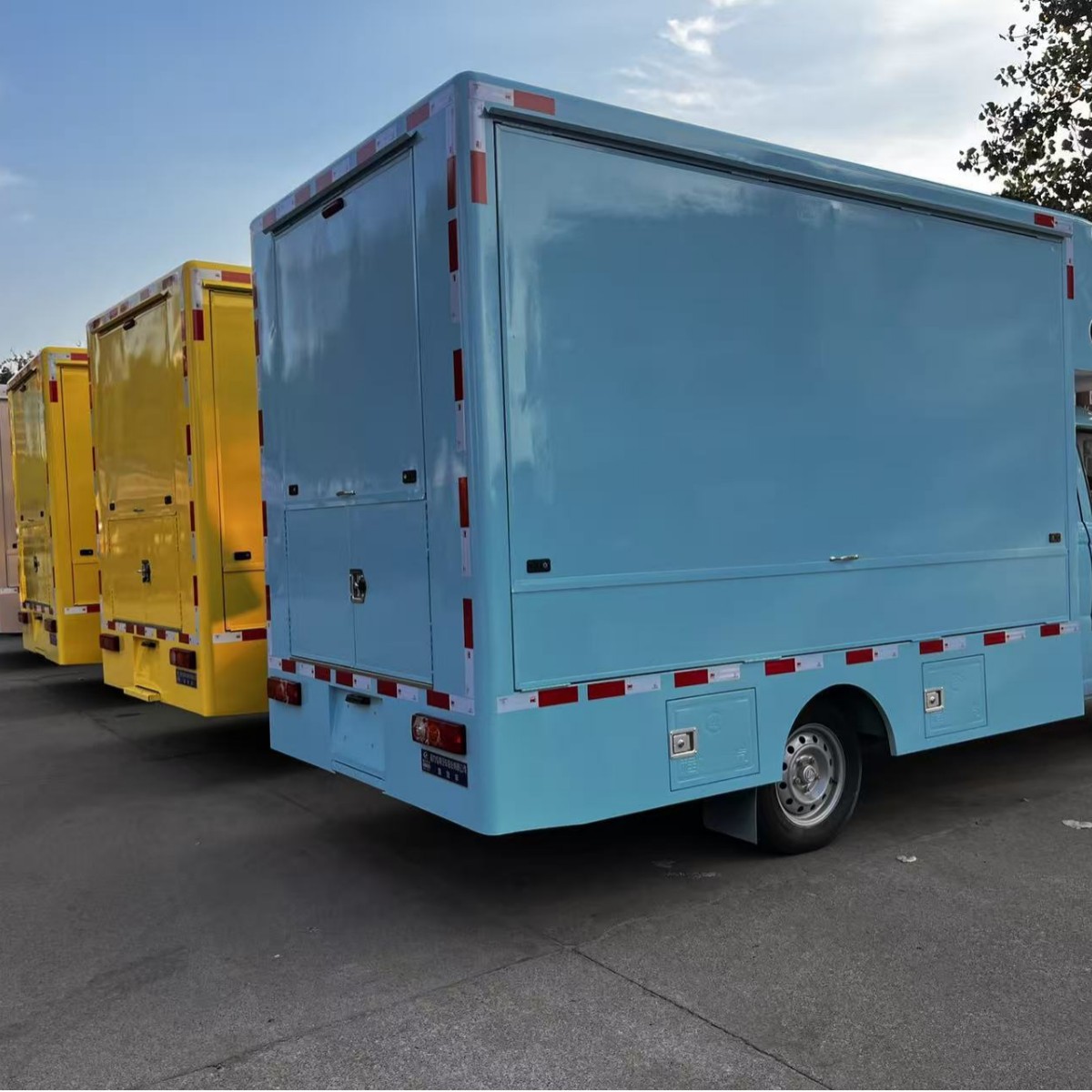 Export Tanzania Blue Brand Isuzu Refrigerated Truck Vaccine Refrigerated Truck Seafood Refrigerated Insulated Truck