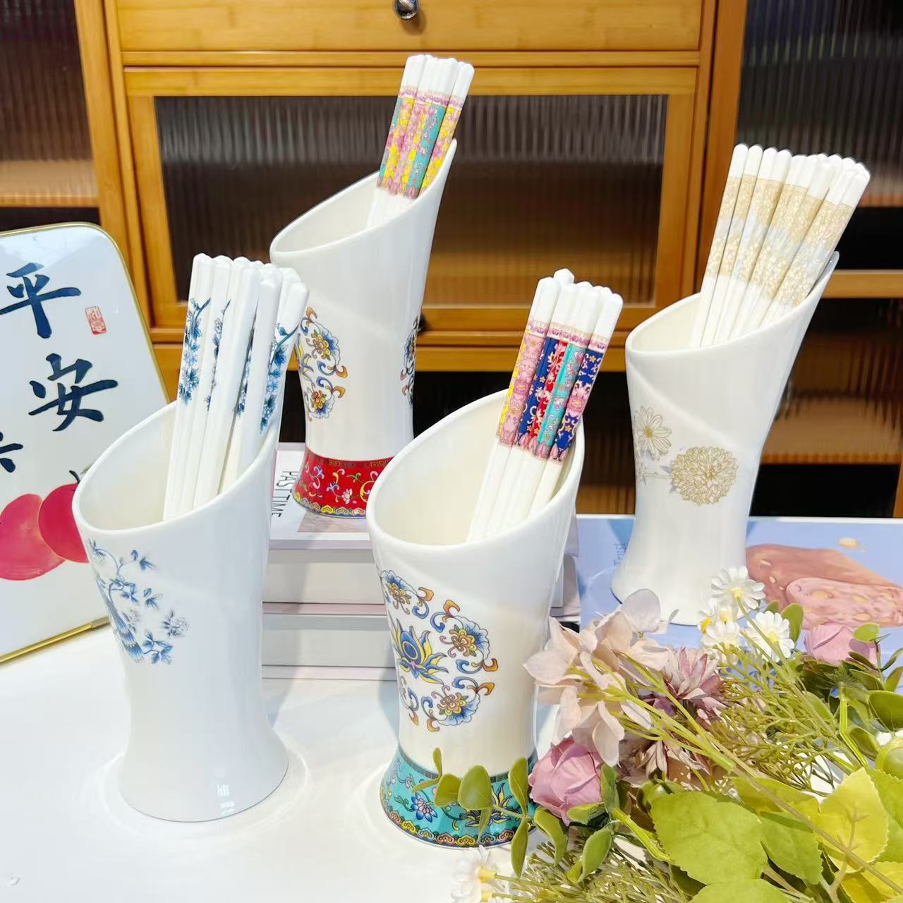 A Large Number of Ready-Made Ceramic Chopstick Barrels for Home Restaurants Wholesale Chinese-Style Drain Chopstick Baskets Pure White