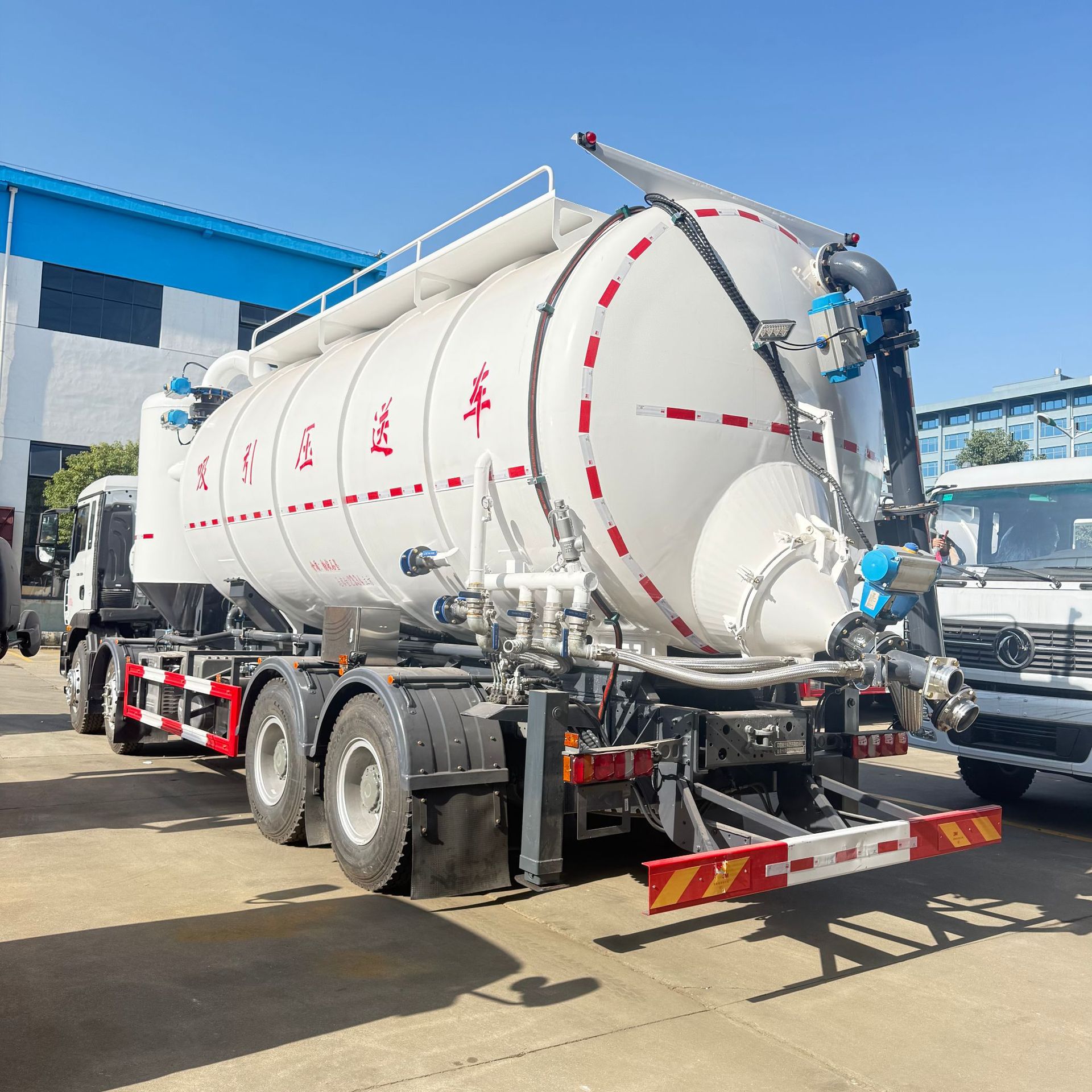 Heavy-Duty Suction and Pressure Delivery Truck, Heavy-Duty Suction and Pressure Delivery Truck, Heavy-Duty Suction and Pressure Delivery Tank Truck, Suitable for Power Plants, Steel Plants and Coal Yards
