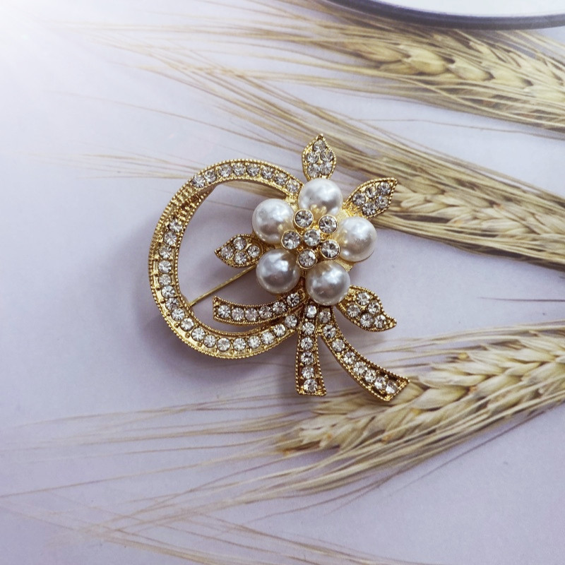 Pearl Brooch Women's Exquisite Niche Design Sense Corsage Suit Cheongsam All-match Anti-running Pin Atmospheric Accessories