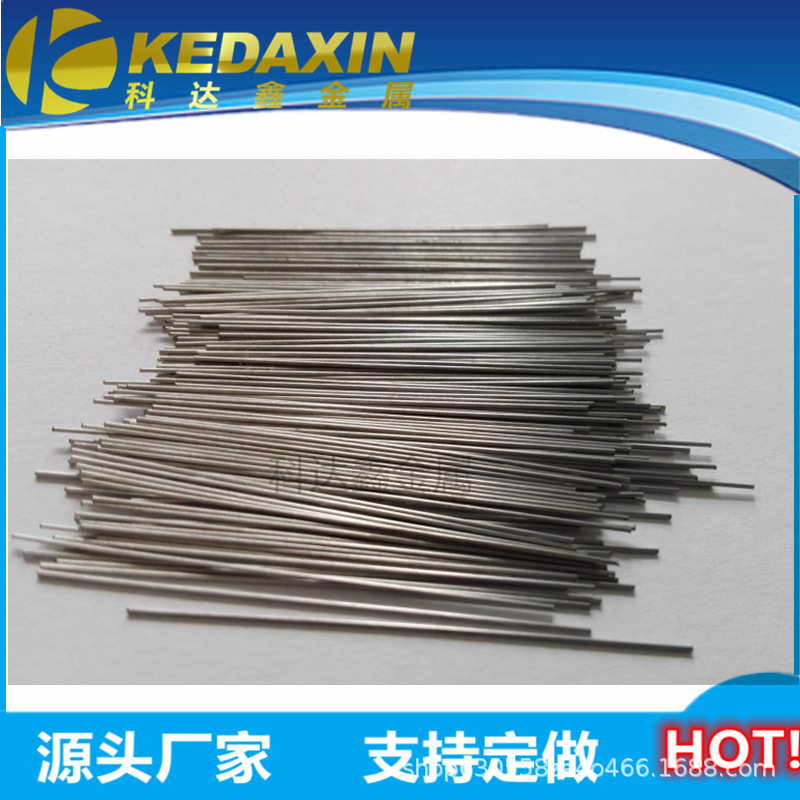 Яркая поверхность чистого тунгстенового электрода, тонкая тунгстеновая пруток, прямая тунгстеновая проволока