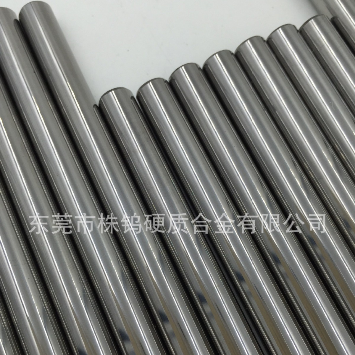 Производители сплавов выпускают круглую пруток Yl10.2 из высококачественной карбидной вольфрамовой стали для тонкой шлифовки с высокой сопротивляемостью к изгибу