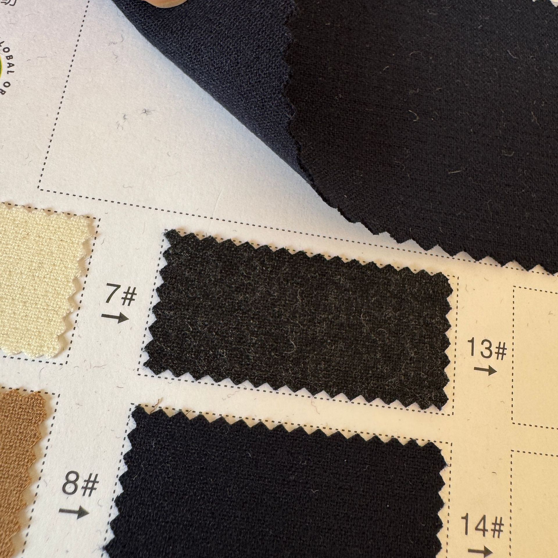 40 Wool Viscose Blended Worsted Lycra Stretch Pants Fabric Is Comfortable, Crisp, Smooth and Has Excellent Anti-Wrinkle Properties