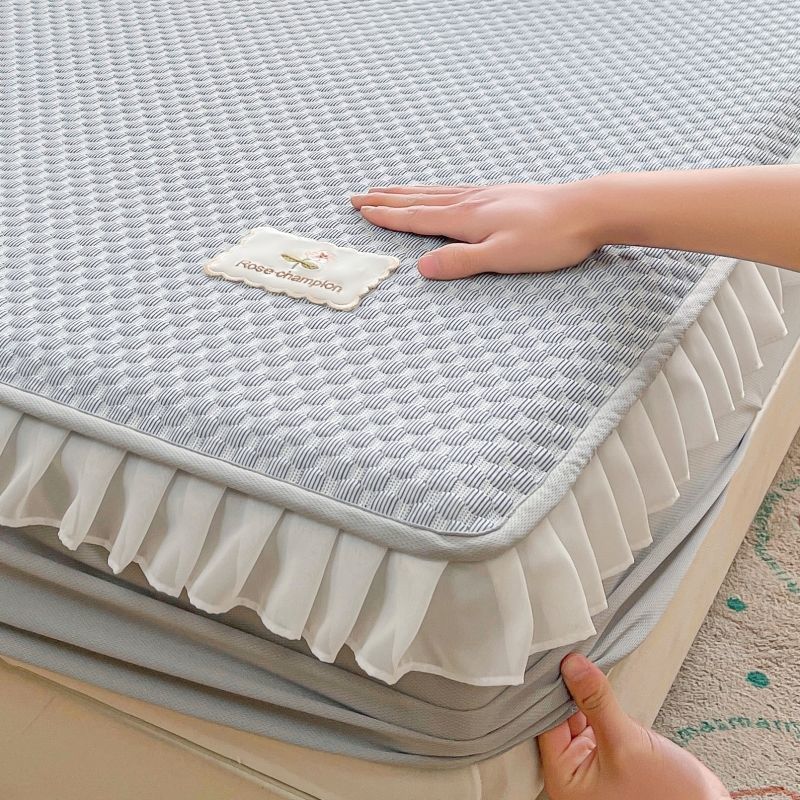 Кружевной охлаждающий мат, ротанговый мат, трехкомпонентный набор, стиль с натяжным покрытием, летний утолщенный мат из ледяного шелка, покрытие для кровати, одноразовый, нескользящий