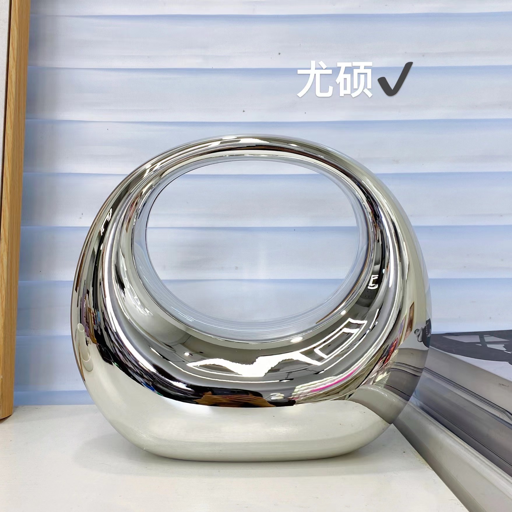 Niche design acrylic golden box bag banquet candy color goose egg cloud shell hand messenger bag for women