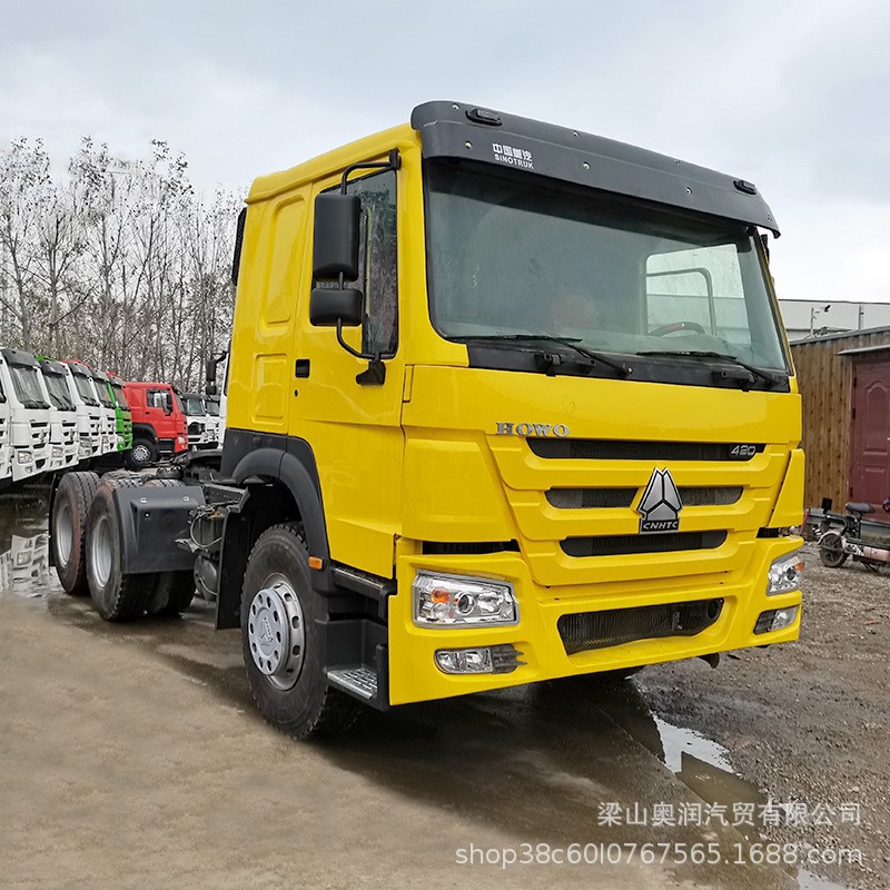 Sinotruk Howo 6*4 Tractor Head Trailer Head for Sale 380 Horsepower Cargo Transport Head Brand New Tires