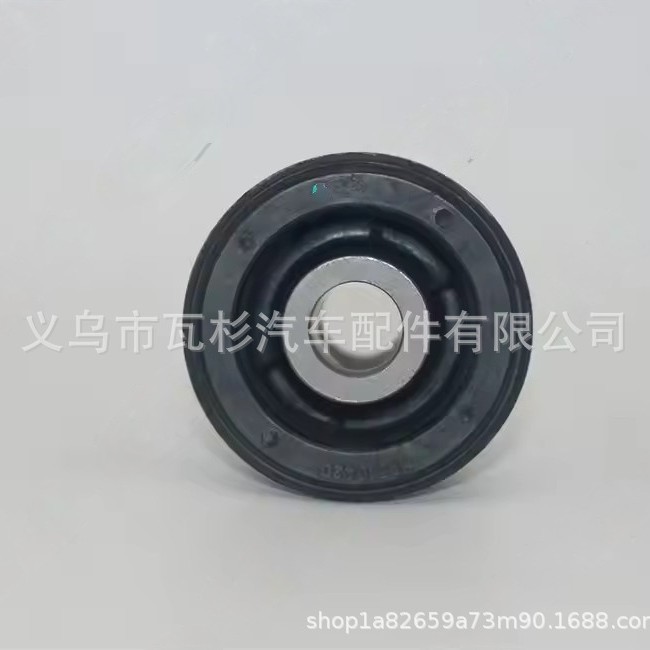 Suitable for Mitsubishi Pajero car suspension rubber bushing MR510417 control arm bushing MR510420
