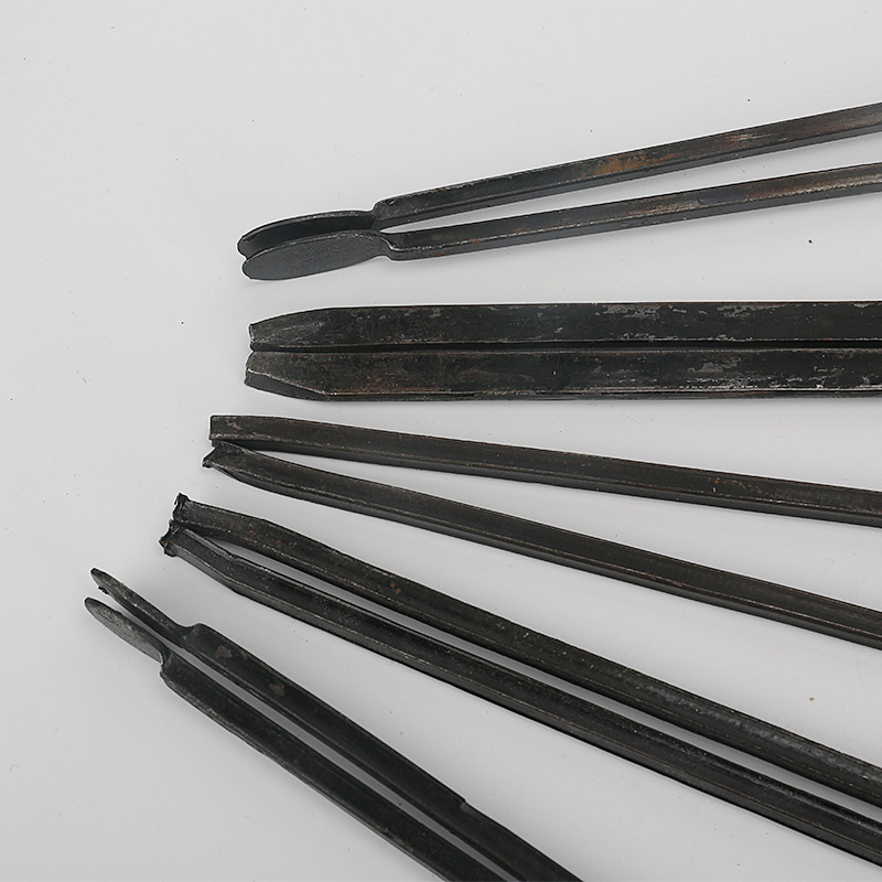 Garbage clip long handle flat head fire tongs environmental protection clip picker manual iron tongs barbecue charcoal tongs square red handle tool