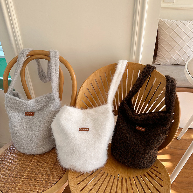 Autumn New Homemade Retro Plush Large Capacity Bucket Bag All-match Single-shoulder Autumn and Winter Niche Casual Crossbody Bag