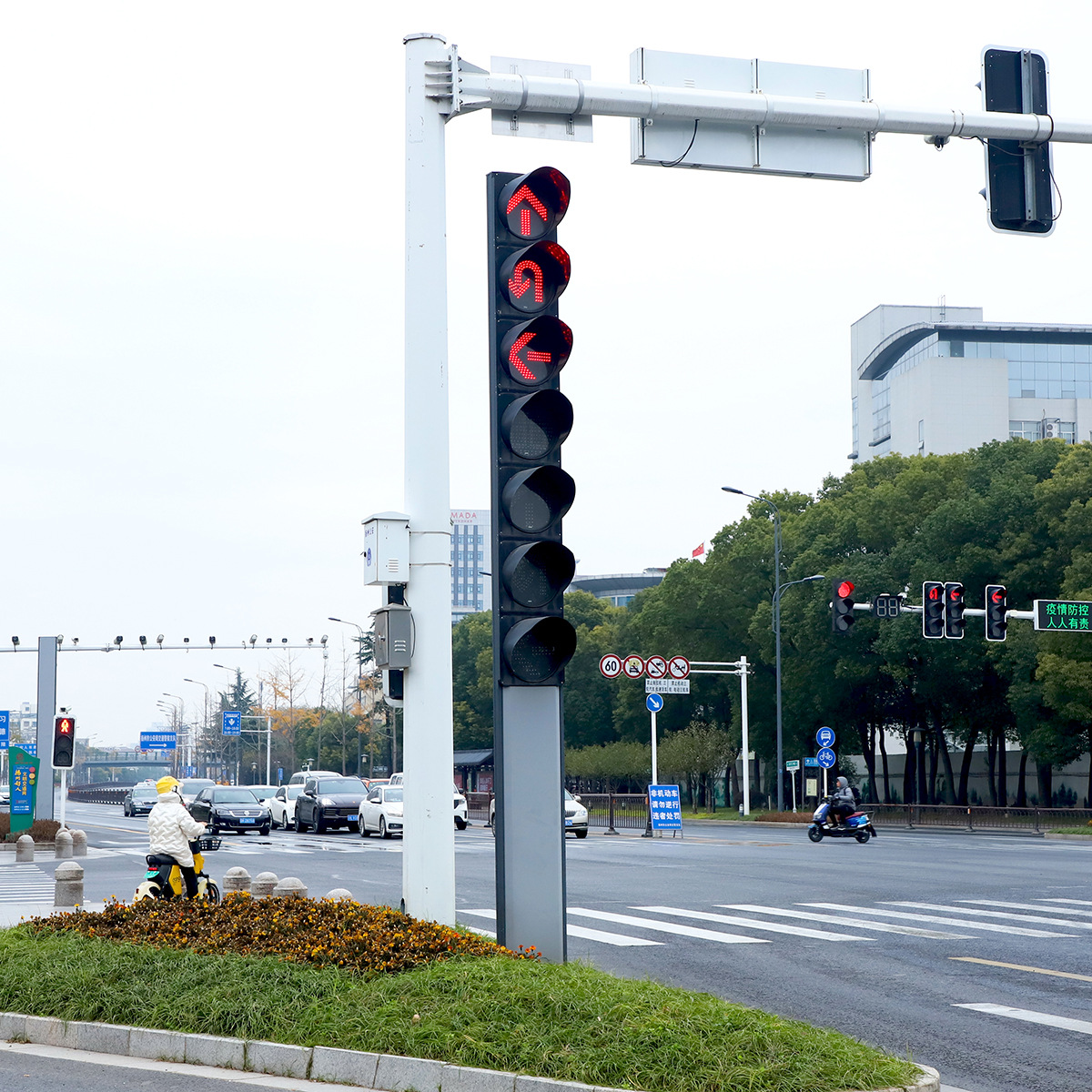 Traffic signal light pole L-shaped octagonal road monitoring pole traffic red and green light pole warning sign pole manufacturer supply