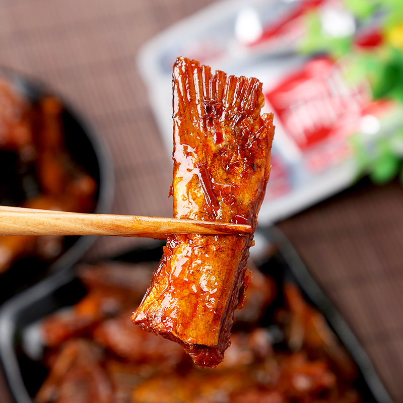 Dongting brother spicy fish tail fish steak 26g * 40 packs Hunan specialty instant dried fish spicy snacks wholesale