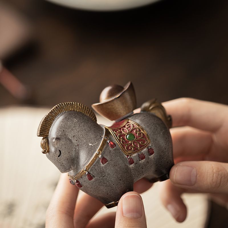 Color-Changing Tea Pet Ornaments, Chinese-Style Fortune-Attracting Tang Horse Tea Table, Tea Set, Tea Tray Accessories, High-Quality Tea Pets
