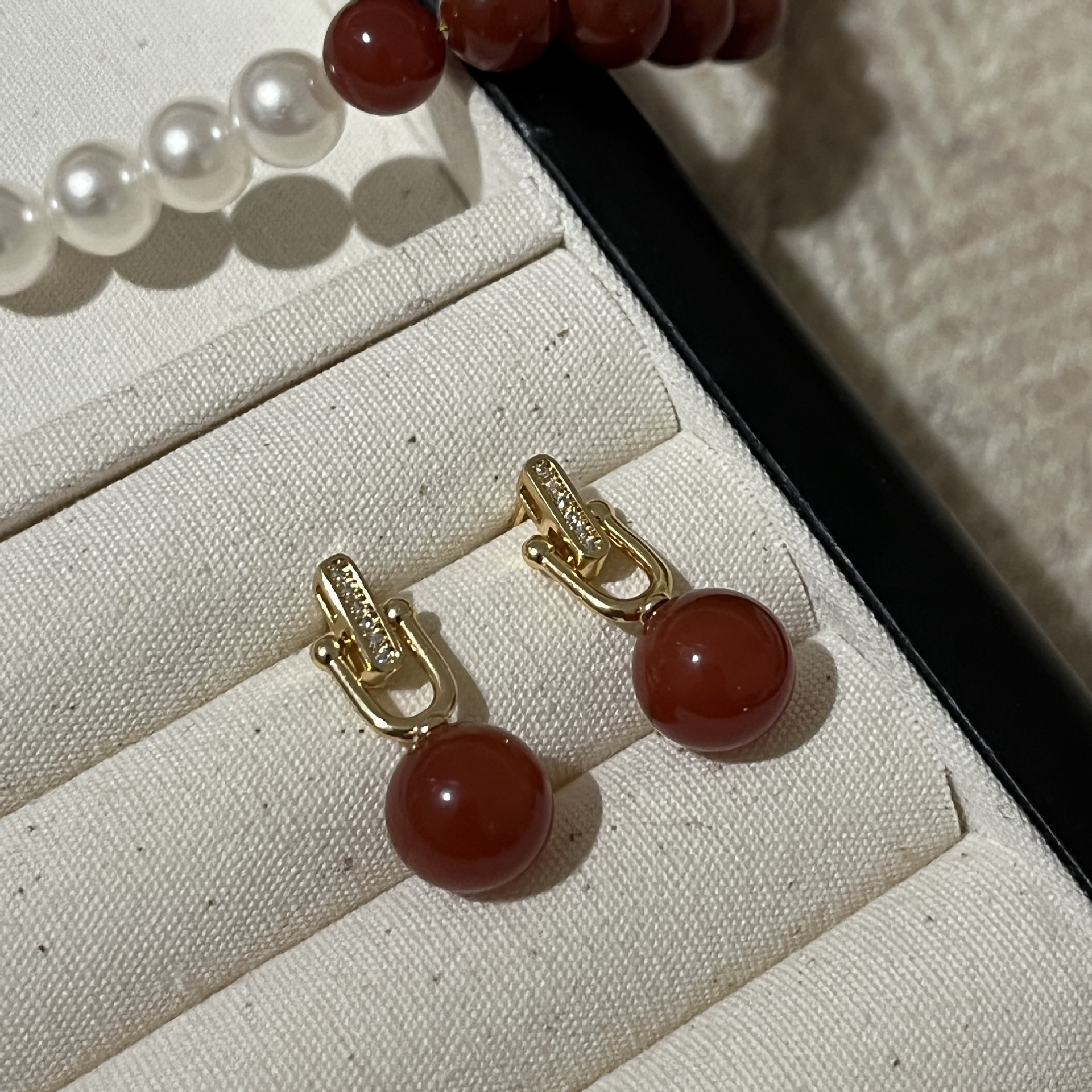 Yuanyou Red Agate Ear Clips Autumn and Winter New Year Red Natural Stone Earrings Round Chinese Palace Retro Earrings National Style