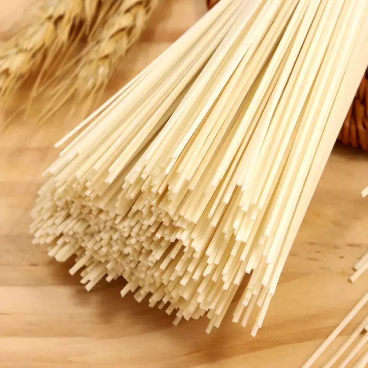 Factory Direct Sales of Iron Stick Yam Noodles, Dragon Beard Noodles, Egg Noodles, Thin Noodles, Delicious and High-Quality