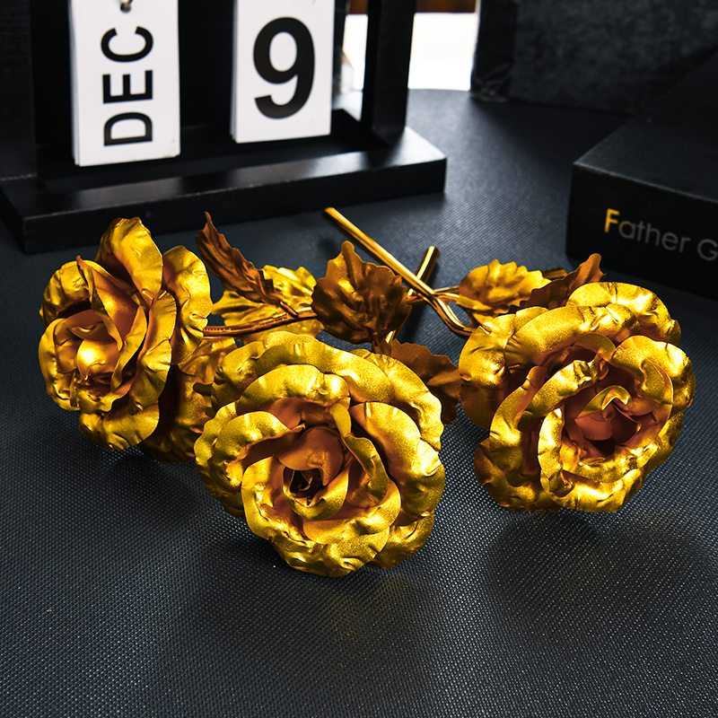 Delta Force Peripheral Gold-Etching Rose Model Red Wolf Cos Gold Foil Rose Ornament Toy Figure Gift