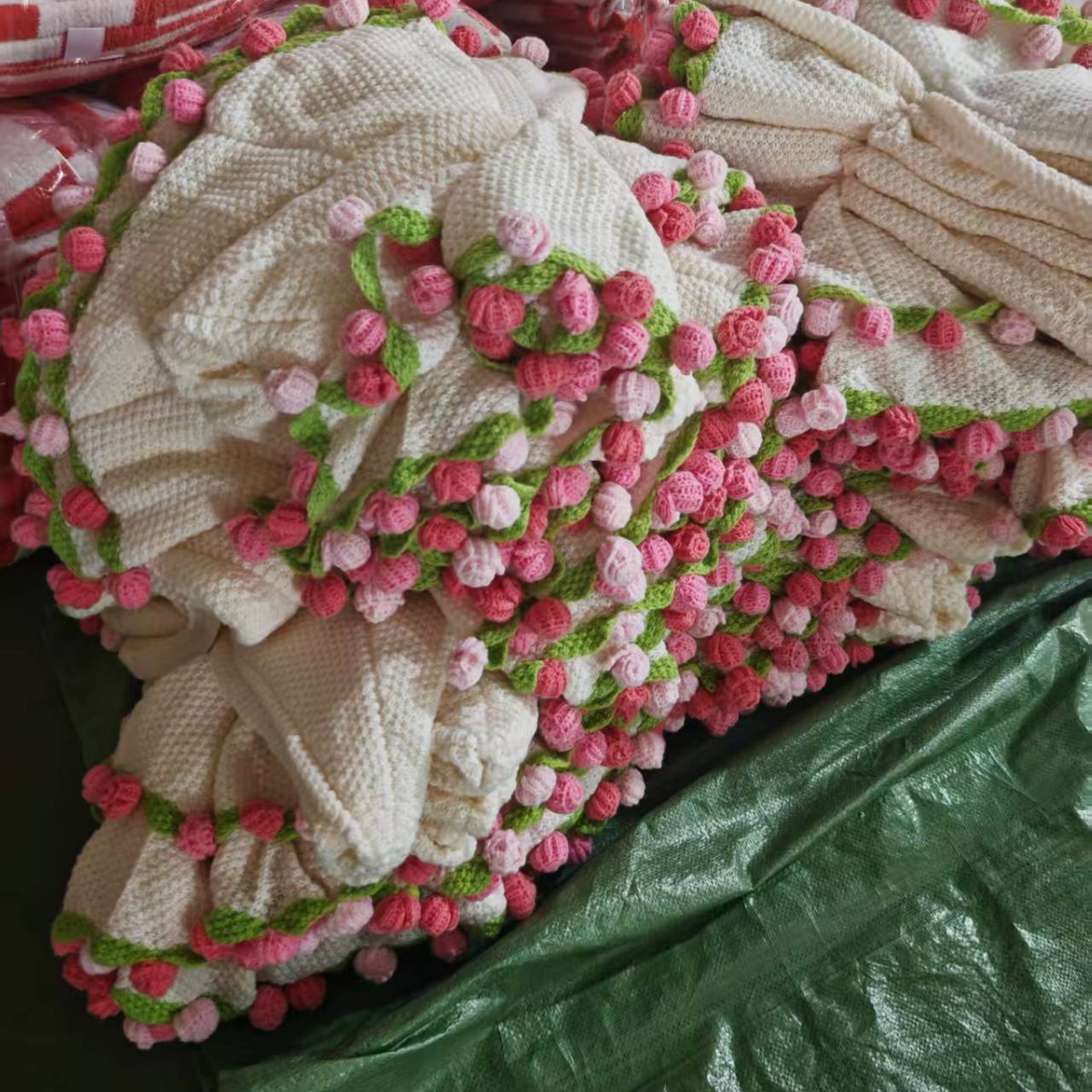 Ready-Made Handmade Blankets, Crocheted Rose Bouquet Blankets, Valentine's Day Gifts for Friends, Wedding Gifts