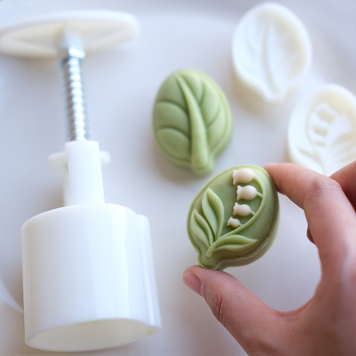 25g 50g Lily of the valley green leaf cake mold three-dimensional hand pressure type mung bean cake pineapple cake moon cake mold