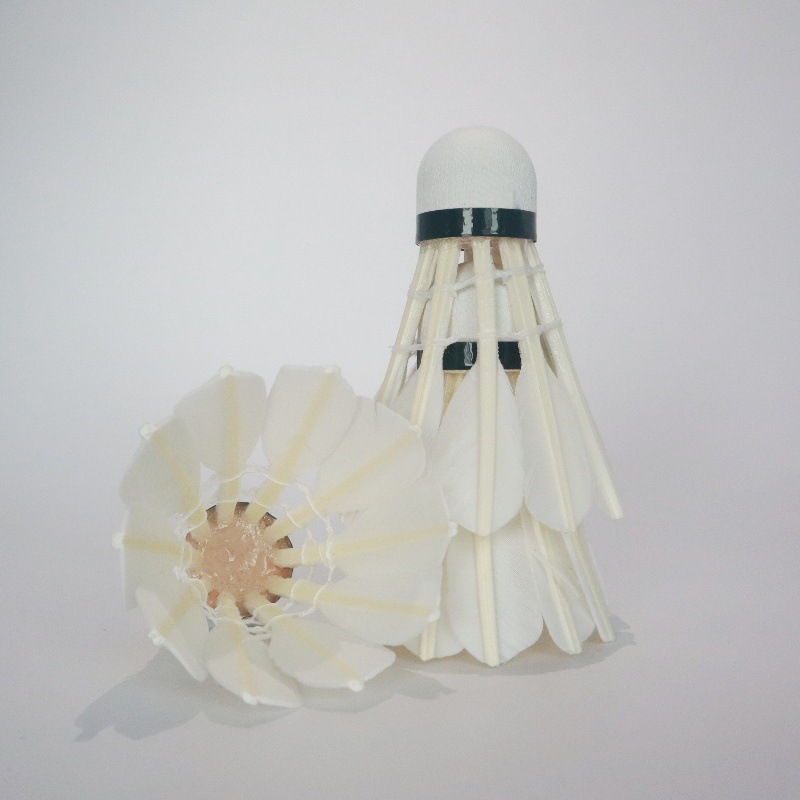 Оптовая продажа 3 штуки, 6 штук, 12 штук для тренировки, развлечения, волан из гусиного пера с пробковой головкой, прочный и не ломается легко