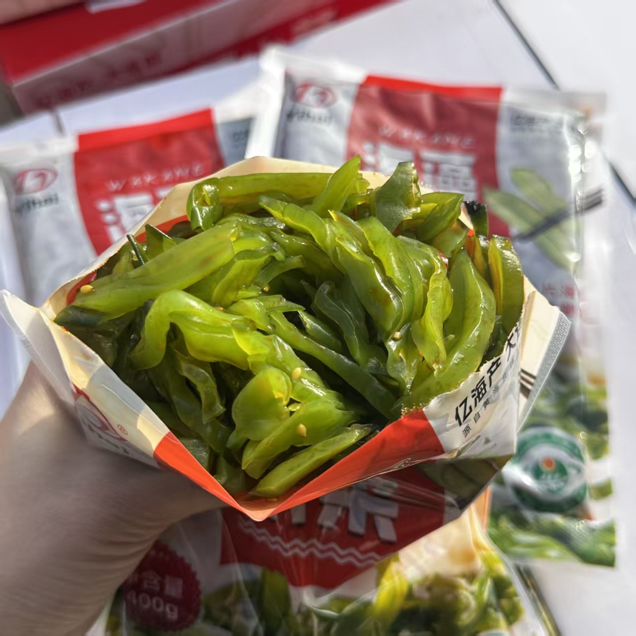Dalian Specialty Yihai Spicy 450g Wakame Stems Ready-To-Eat Seaweed Snacks with Rice Pickles