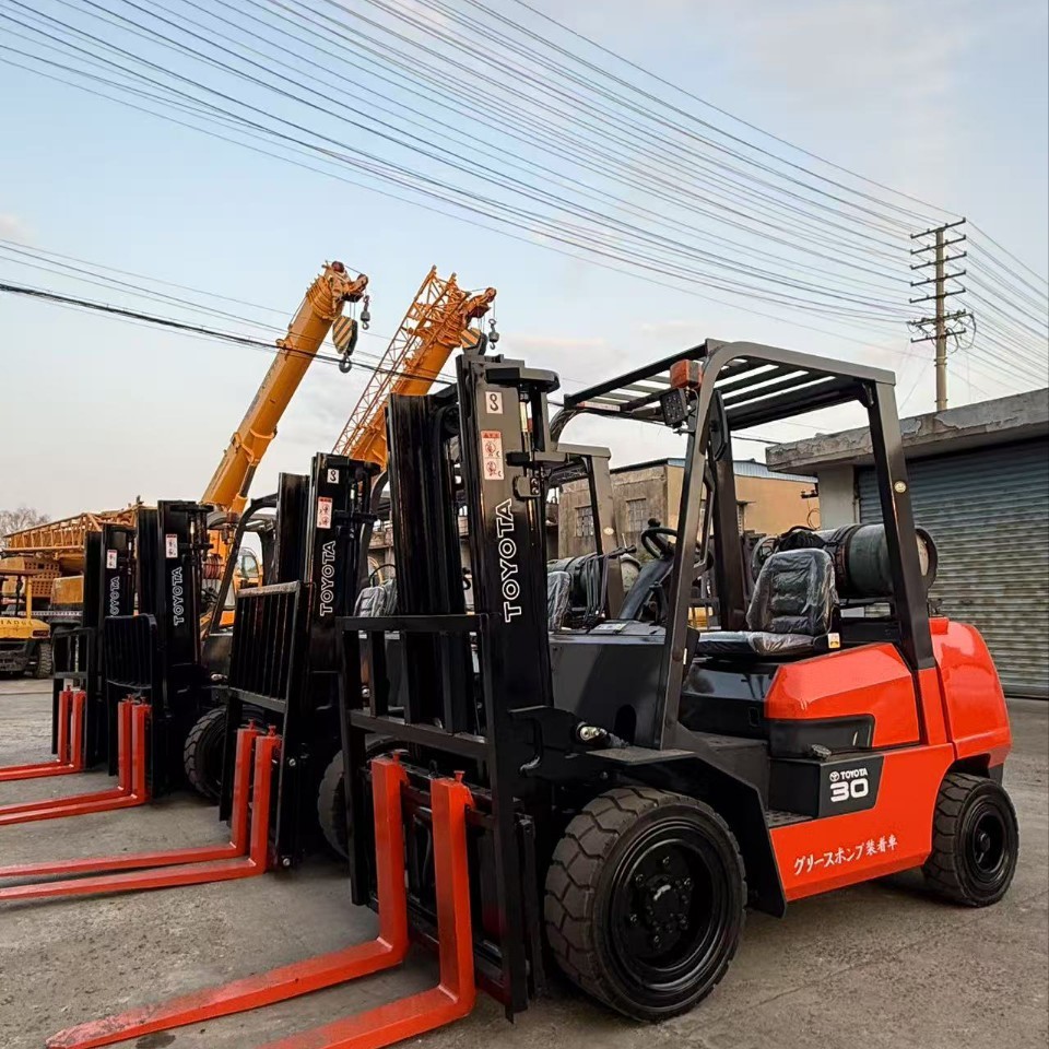 Подержанный вилочный погрузчик Toyota 3 тонны FDZN30, низкобюджетная поставка подержанного погрузчика