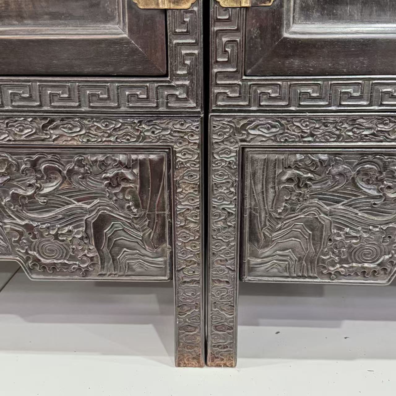 Pair of J12 Clear Rosewood Pattern Top Box Cabinets (110*45*189.5)