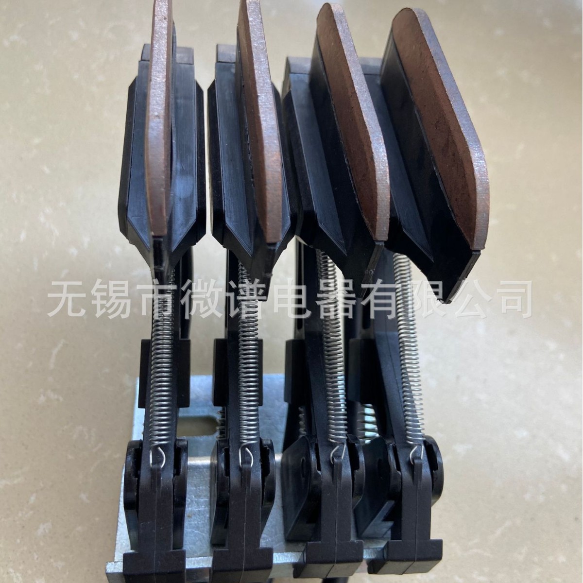 C-Type Slip Ring Collector Multi-Pole Combination Conductive Rail Power Transmission Equipment Single-Head Collector High Wear-Resistant Carbon Brush