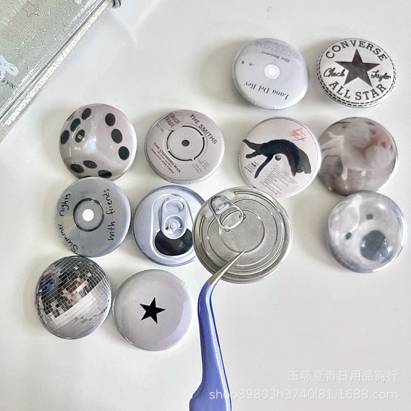 High-value Japanese abstract pop can small yum hand book decoration 25mm mini hand account yum cute badge