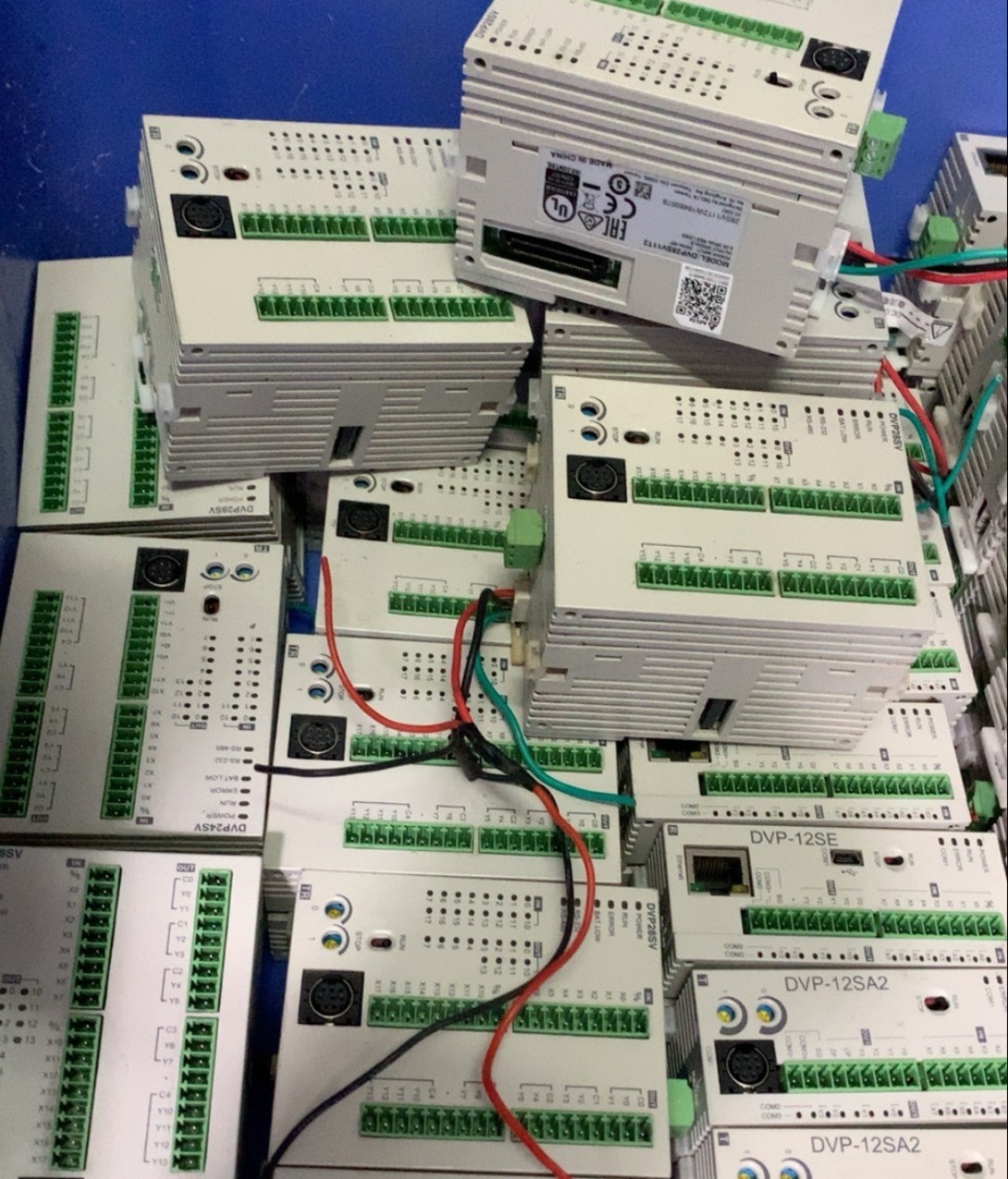 ПЛК Dvp28Sv11T2/16Sp11T/12Se11T/12Sa211T Dvp20Sx211T и другие