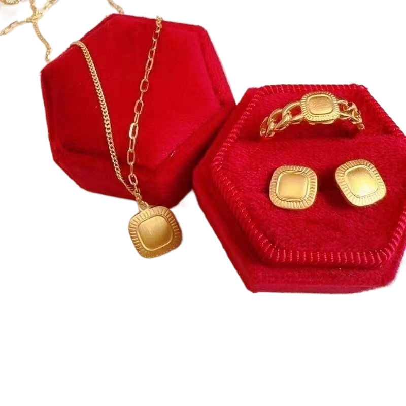 Authentic Engagement Props, Simulated Three-Gold Sand Gold Jewelry Set, Five-Piece Set, Ancient Heritage Bracelet, Hardware One