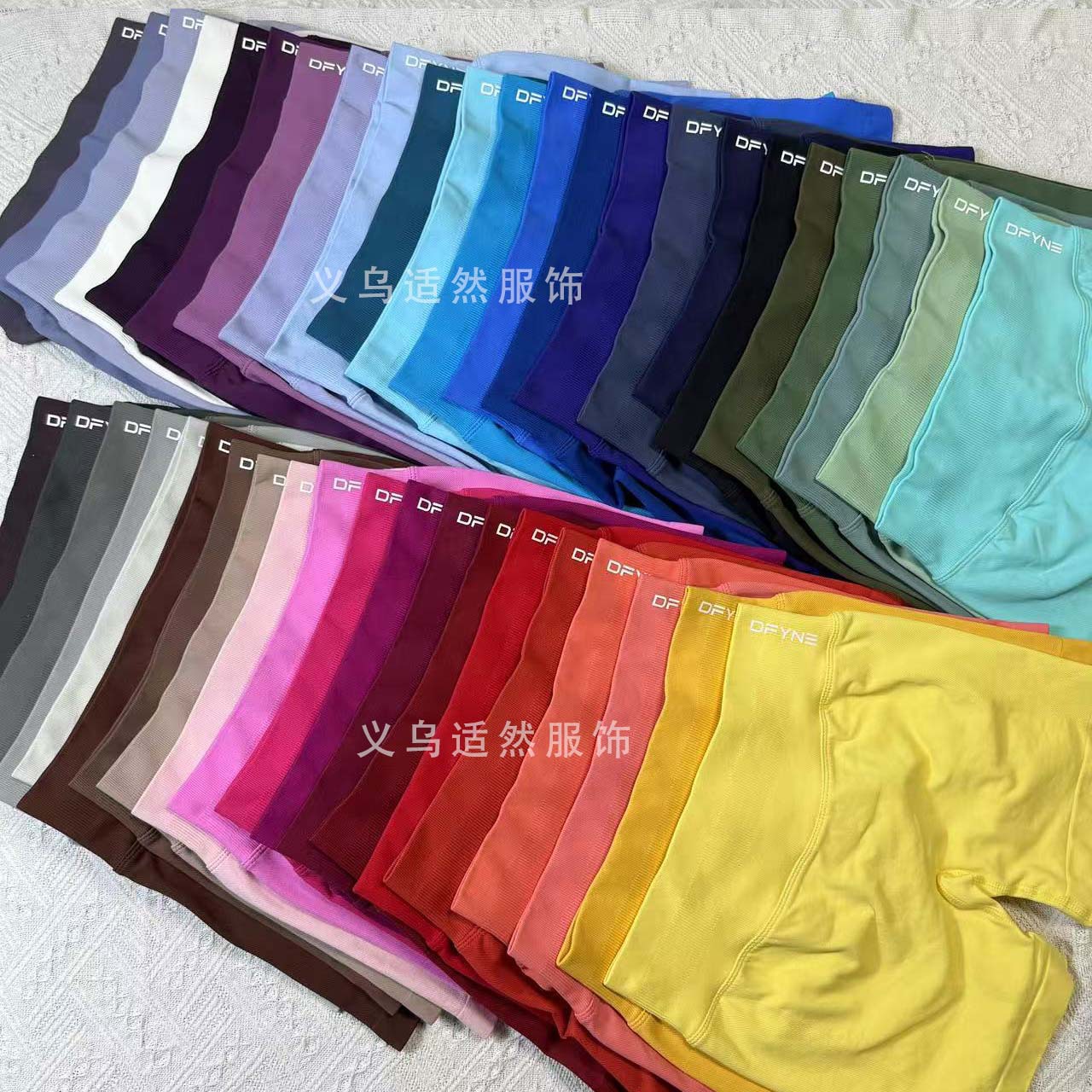 Кросс-бордерные фитнес шорты, цветные спортивные шорты, беговые шорты, поднимающие бедра, влагоотводящие, быстро сохнущие, трикотажные шорты для женщин