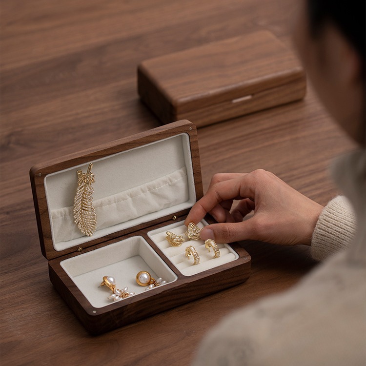 Black Walnut Flannel High-end Jewelry Box Storage Box Exquisite Solid Wood High-end Jewelry Ring Earrings Hand Jewelry Box