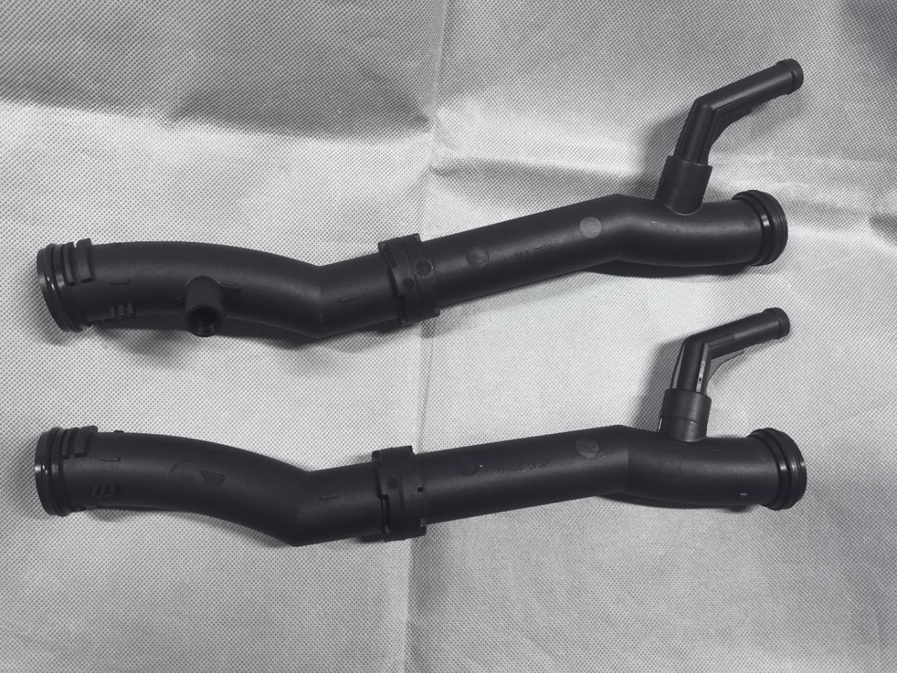 03C121065C 03C121065F Is Suitable for Beetle Scirocco Golf Cooling Thermostat Water Pipe