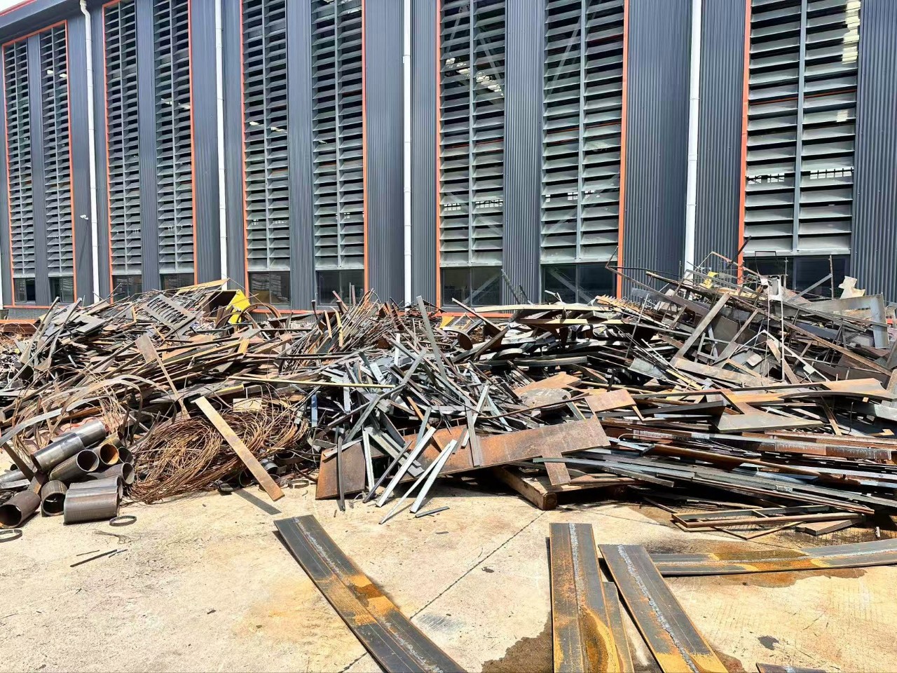 Construction Site Steel Bar Scrap Iron Recycling