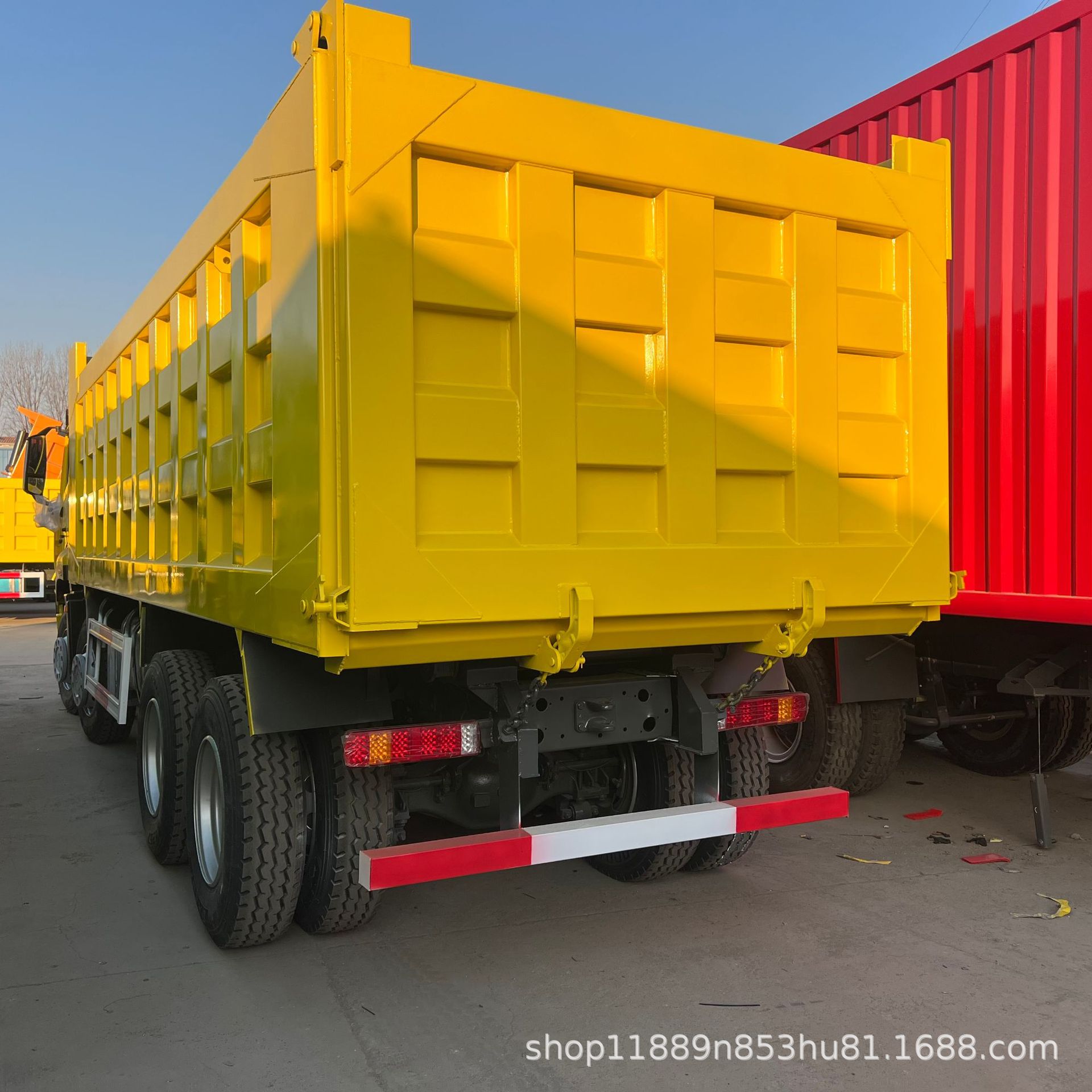 Cross-Border Supply of Sinotruk Howo 8X4 Dump Truck, Earthmoving Dump Truck, Engineering Vehicle Dump Truck Truc