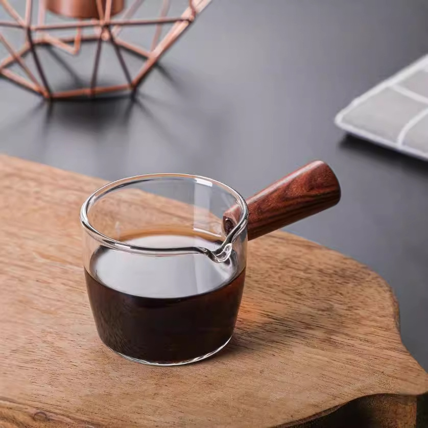 High-Temperature Resistant Glass Mini Milk Jug Dipping Dish High Borosilicate Coffee Latte Cup Milk Jug Wooden Handle Small Milk Cup Measuring Cup