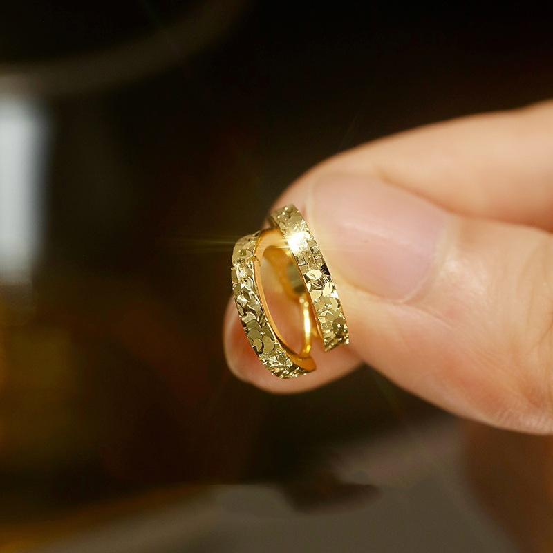 18K Gold Crushed Ice Earrings Au750 Colored Gold Fashionable Commuter Style Simple Popular Light Luxury Versatile Earrings Mother-Of-Pearl Gold