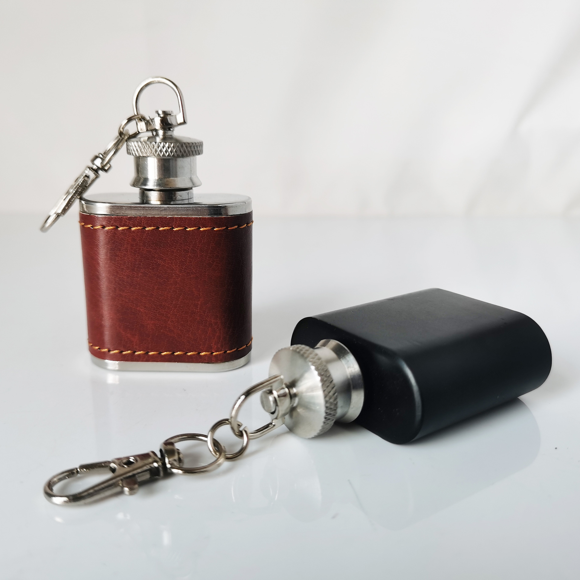 Customized wholesale 1oz mini stainless steel Wine Pot Black Matt laser logo key chain wine pot