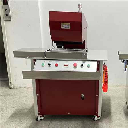 Донггуань автоматический пробивной станок с плечевым ремнем многофункциональный масляный пресс для обработки кожи