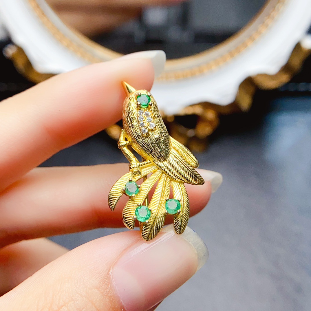 New natural emerald brooch S925 silver inlaid main stone 2.5mm Joker net red explosions women's jewelry wholesale