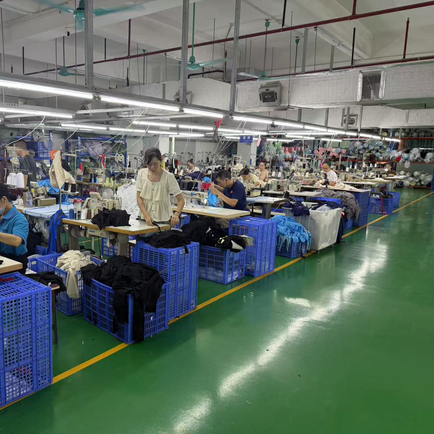 Processing and Customization of European and American Yoga Fitness Clothing Odm Oem Customized with Drawings and Samples, Ready-Made Printed Logo and Hot Stamping