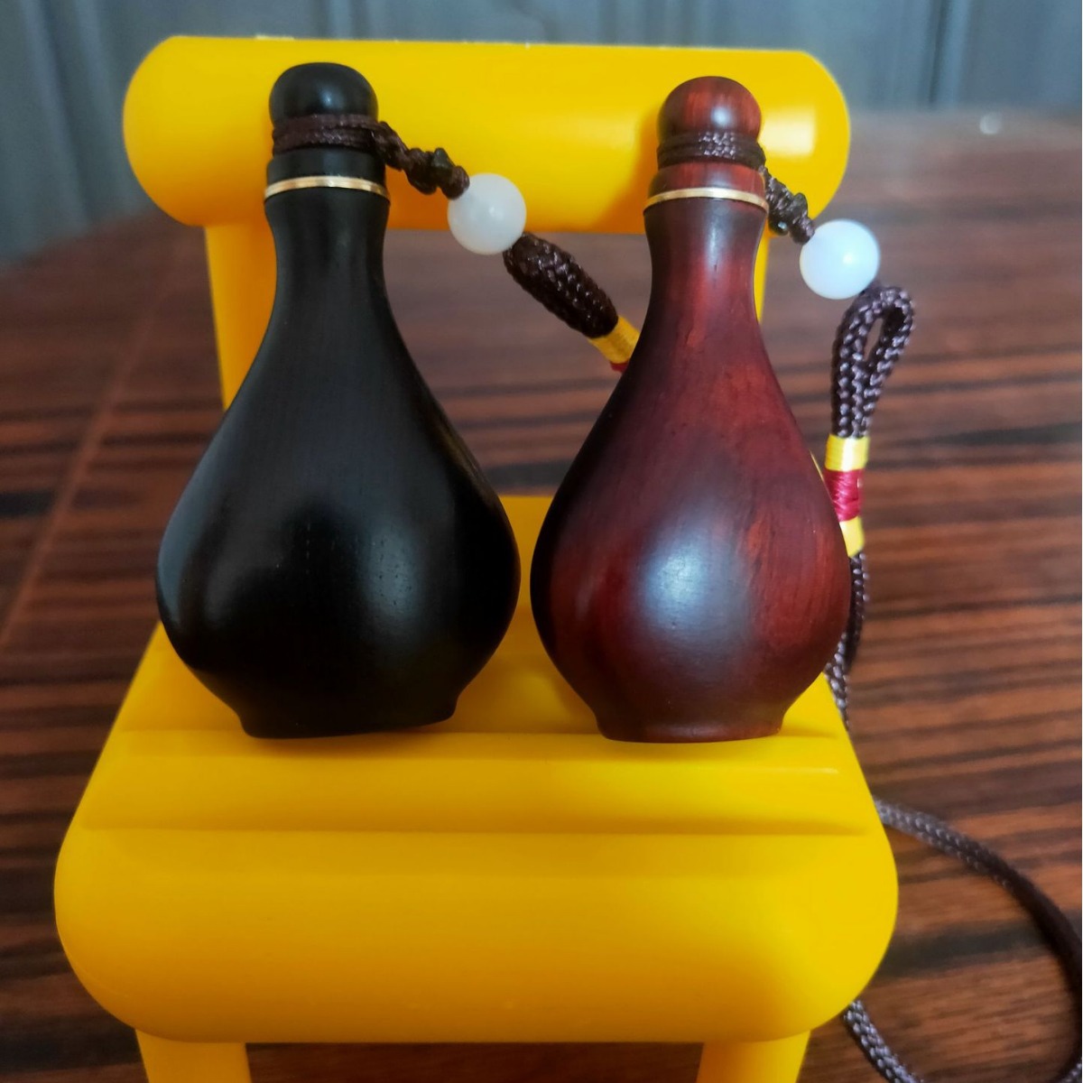 Ваза из розового дерева с рогом носорога и эбеновым деревом, фиолетовое сандаловое дерево, фляга для нюхательного табака с ручкой